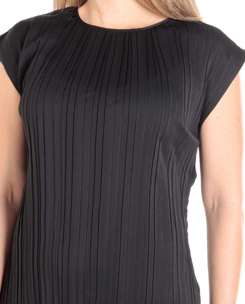 104707693-Blusa-Nicolle-formal-negra-manga-corta-para-mujer