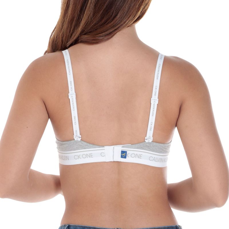 104759525-Brassier-Calvin-Klein-con-aros-gris-para-mujer