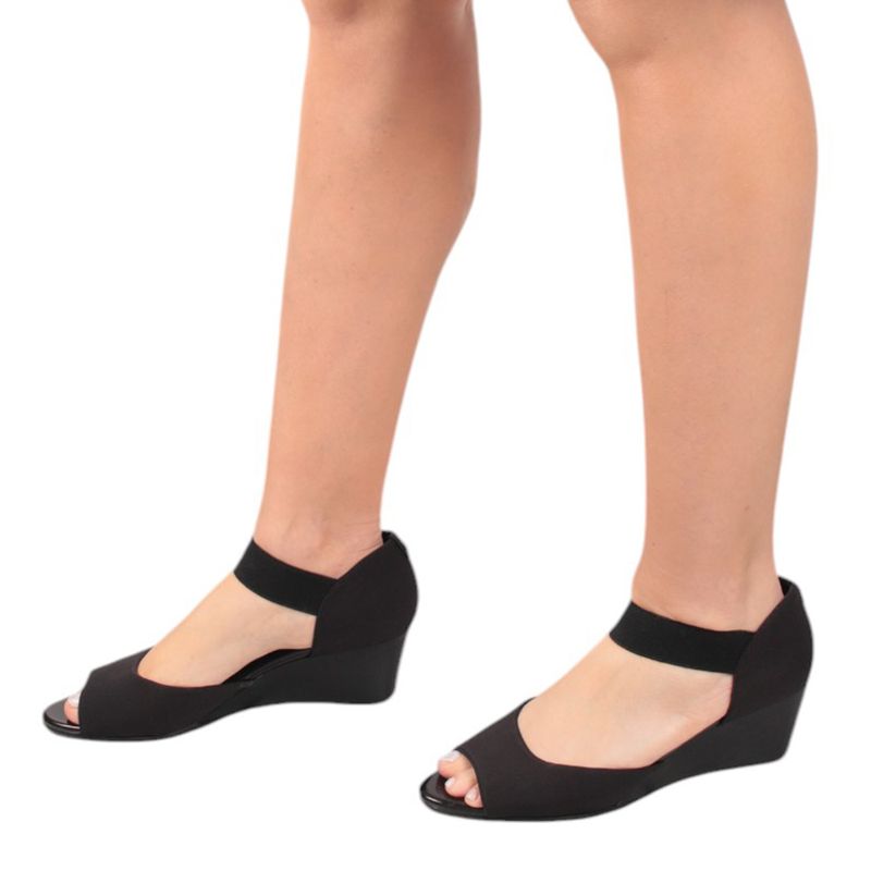 104815796-Sandalia-casual-Anne-Klein-color-negro-para-mujer