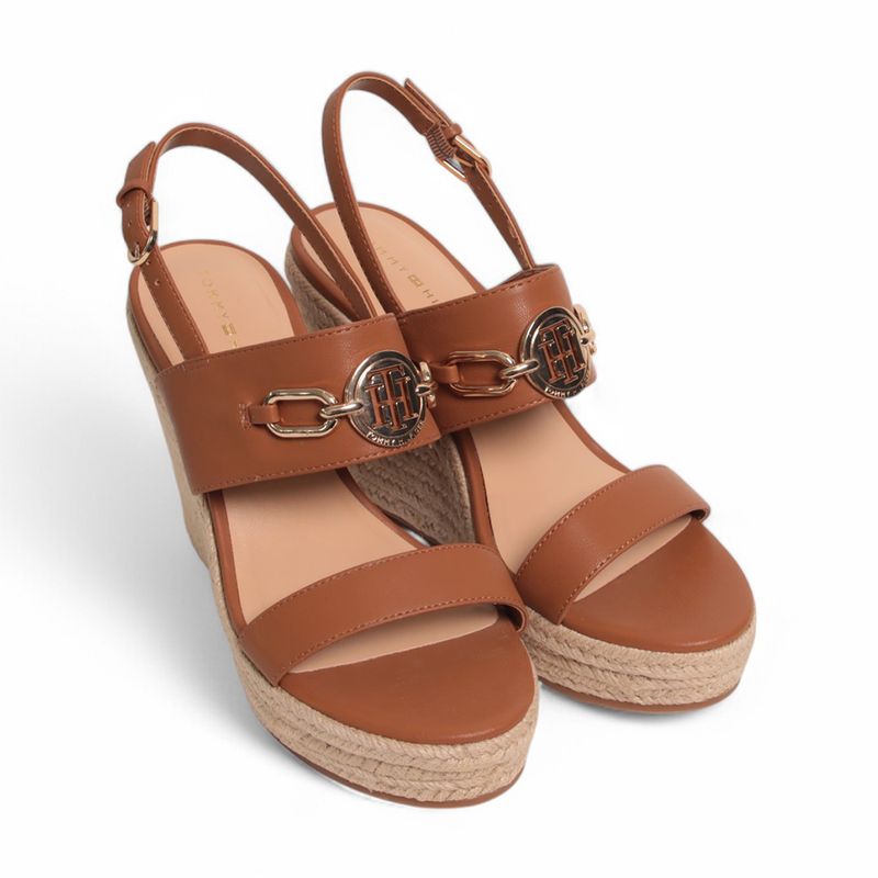 104829201-Sandalia-casual-Tommy-Hilfiger-color-cafe-para-mujer