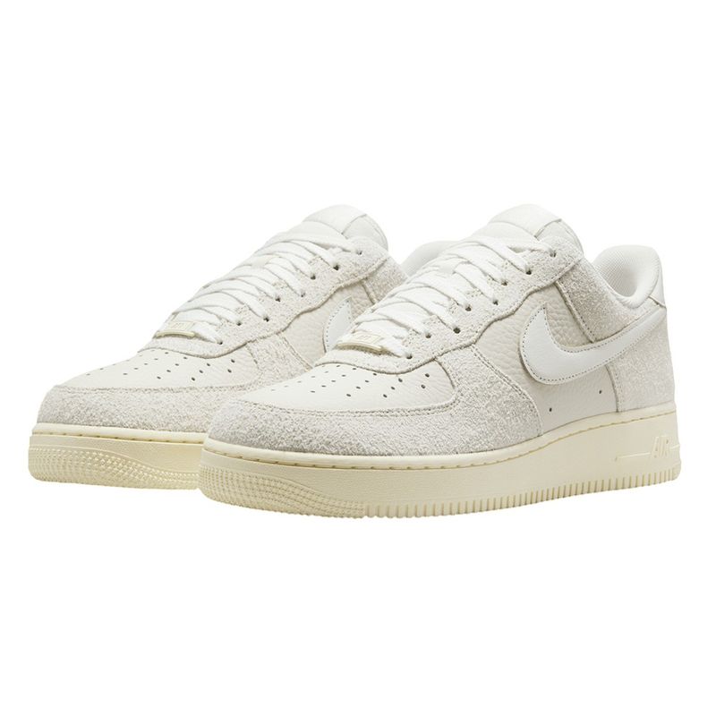 104861799-Calzado-casual-Nike-Air-Force-1-07-Lx--blanco-para-hombre