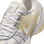 104861194-Zapato-Nike-V2K-Run-deportivo-color-blanco-para-mujer