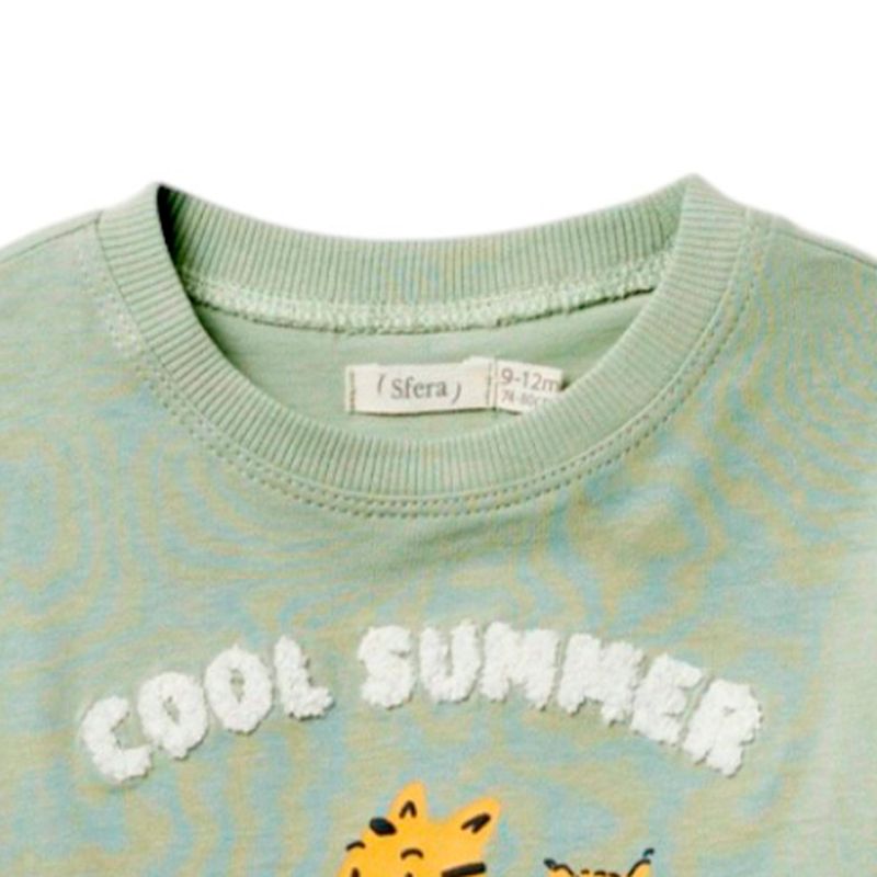Camiseta-verde-con-estampado-para-bebe-niño-104870981