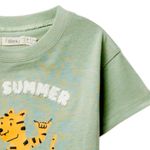 Camiseta-verde-con-estampado-para-bebe-niño-104870981