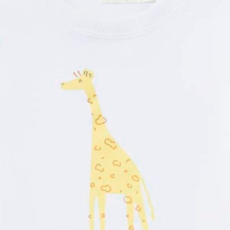 Camiseta-blanca-con-estampado-de-jirafa-para-bebe-niño-104871011