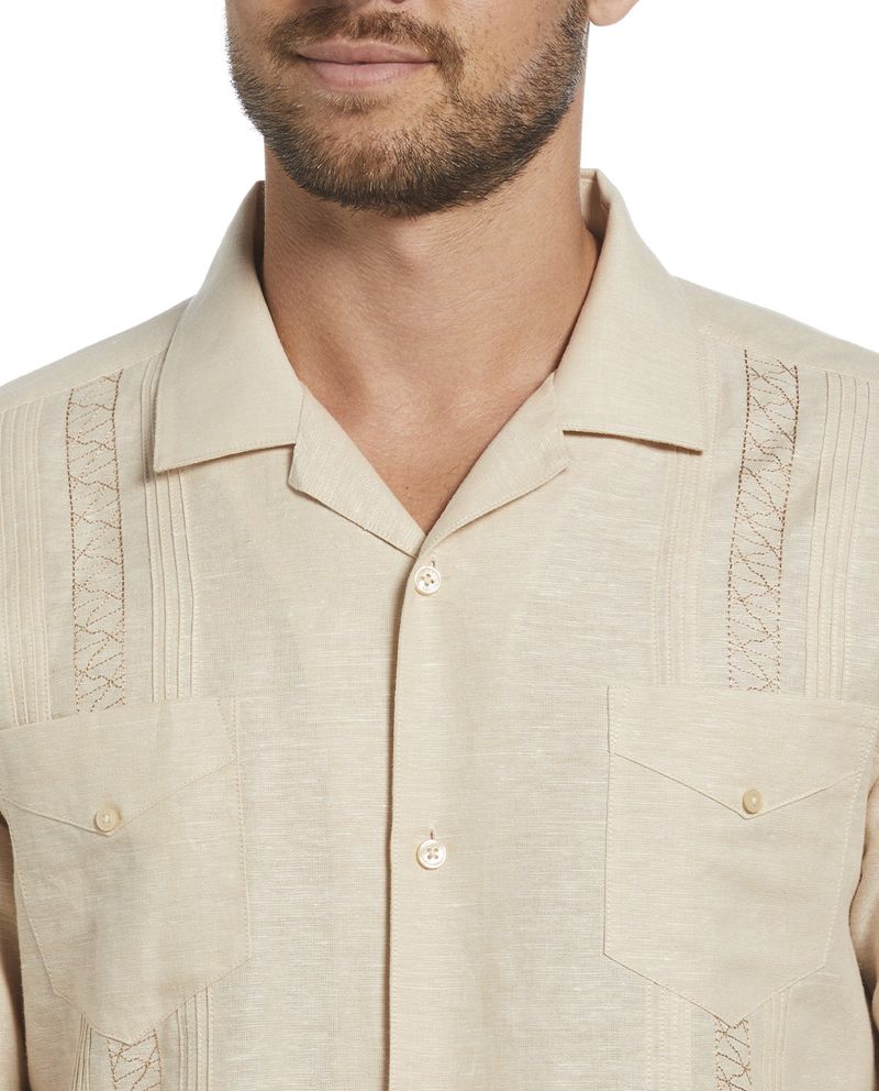 104860095-Guayabera-de-lino-Cubavera-beige-con-textura-para-hombre