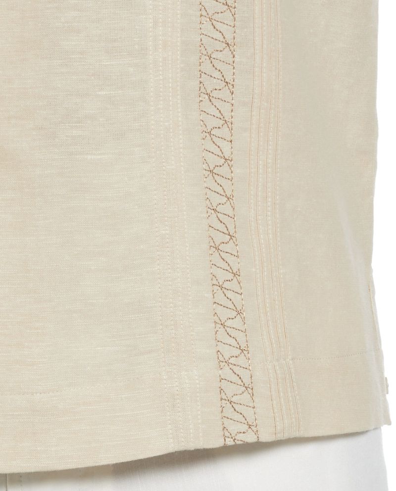 104860095-Guayabera-de-lino-Cubavera-beige-con-textura-para-hombre