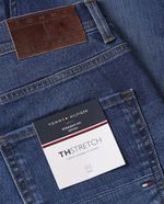104842122-Jeans-straight-fit-Tommy-Hilfiger-azul-denim-para-hombre