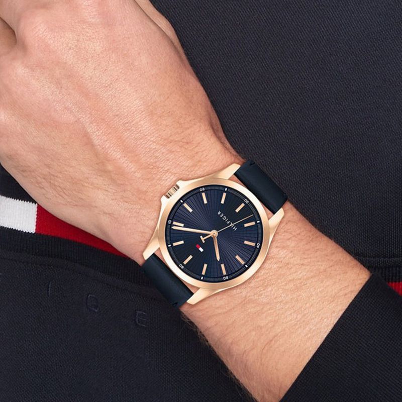 104865779-Reloj-Tommy-Hilfiger-analogo-de-cuero-azul-para-hombre