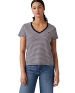 104866339-Camiseta-Levi-s-rayada-manga-corta-para-mujer