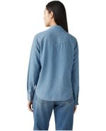 104867630-Blusa-Levi-s-camisera-denim-manga-larga-para-mujer