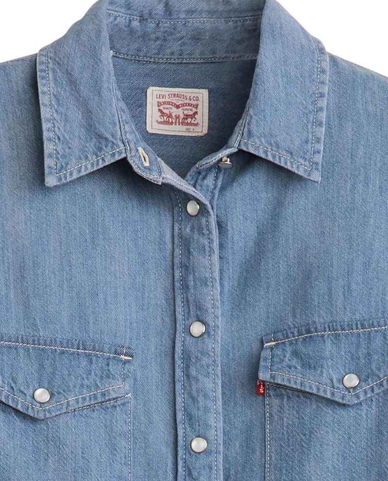104867630-Blusa-Levi-s-camisera-denim-manga-larga-para-mujer