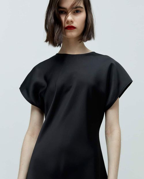 Vestido Sfera casual negro manga corta para mujer