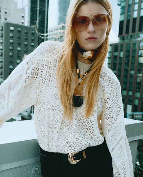 Blusa Sfera casual beige manga larga para mujer