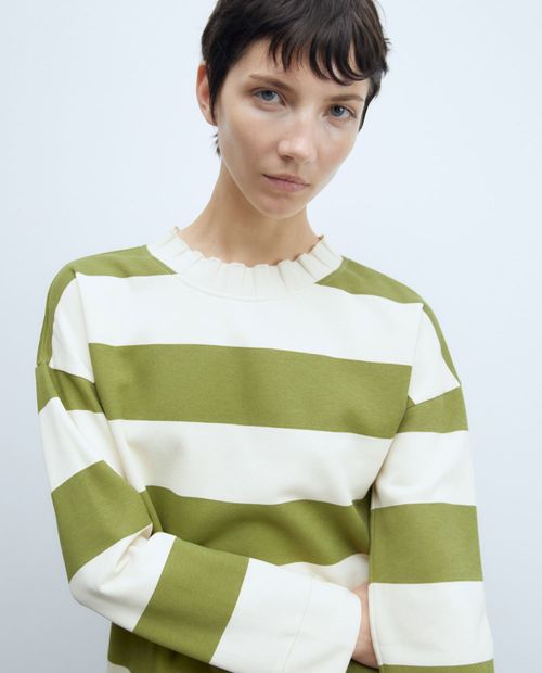 Suéter Sfera pull over rayado para mujer