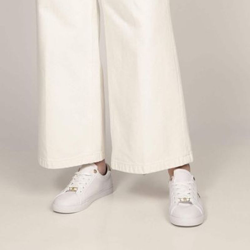 104869030-Zapato-casual-Tommy-Hilfiger-color-blanco-para-mujer