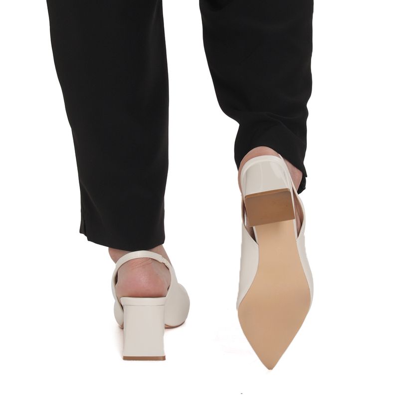 104827674-Zapato-de-vestir-H-Co.-color-blanco-para-mujer