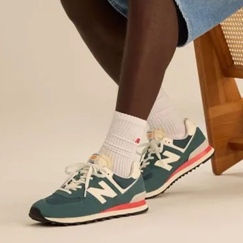 104875796-Zapato-New-Balance-574-Classics-casual-verde-para-mujer