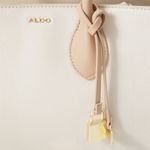 104874388-Cartera-satchel-Aldo-color-blanco-para-mujer