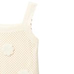 Vestido-beige-con-crochet-para-niña-104872246