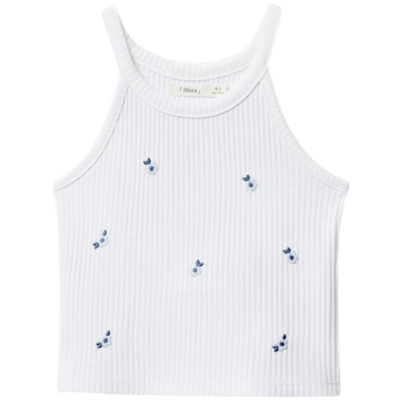 Blusa-blanca-con-bordado-para-niña-104872302