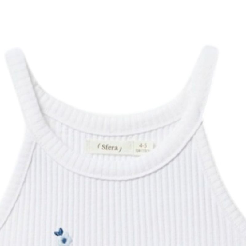 Blusa-blanca-con-bordado-para-niña-104872302