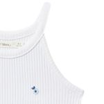 Blusa-blanca-con-bordado-para-niña-104872302