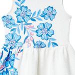 Vestido-blanco-con-estampado-de-flores-para-niña-104872319