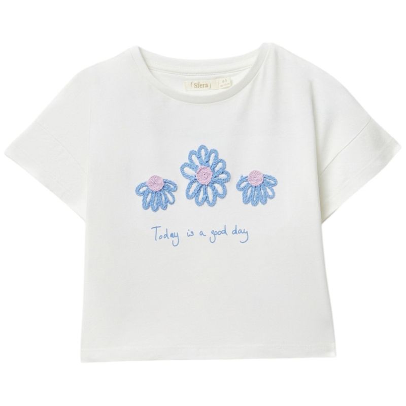 Blusa-blanca-con-bordado-para-niña-104872322