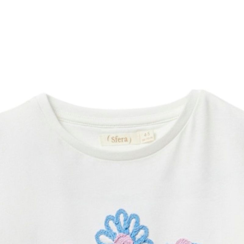 Blusa-blanca-con-bordado-para-niña-104872322