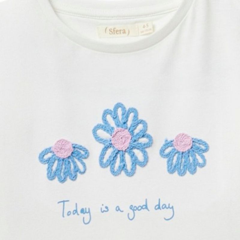 Blusa-blanca-con-bordado-para-niña-104872322
