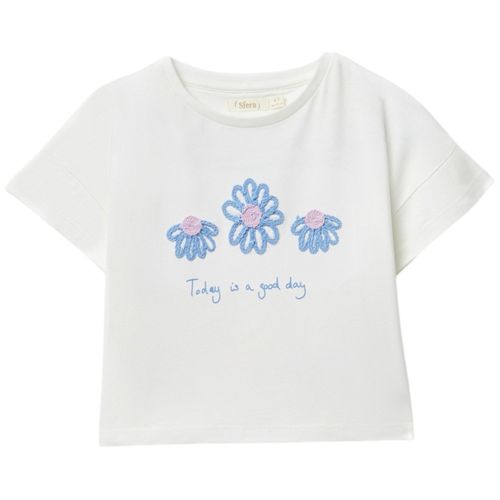 Blusa blanca con bordado para niña