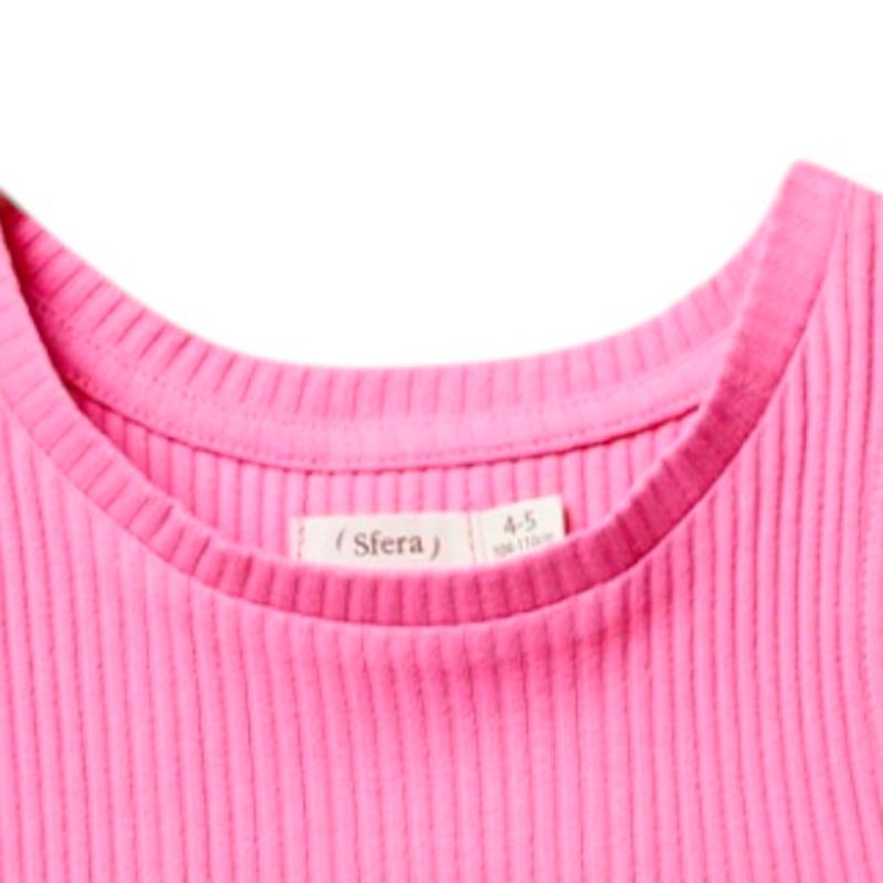 Blusa-rosada-con-acanalado-para-niña-104872402