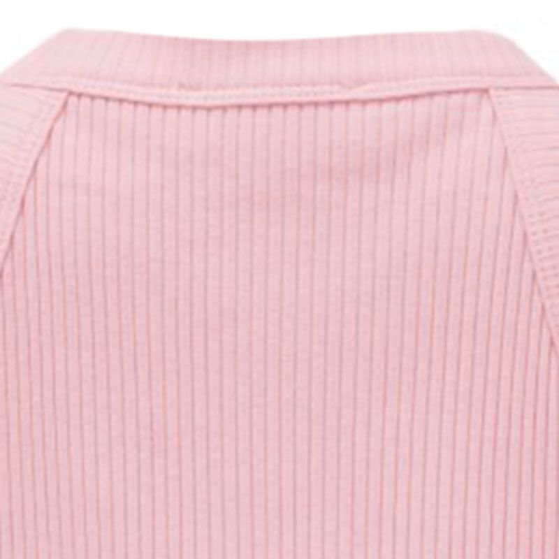 Blusa-rosada-con-acanalado-para-niña-104743540