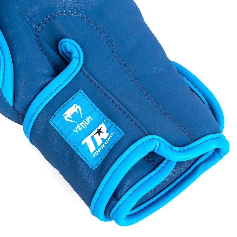 104829351-Guantes-de-boxeo-Venum-Impact-azules-14-oz