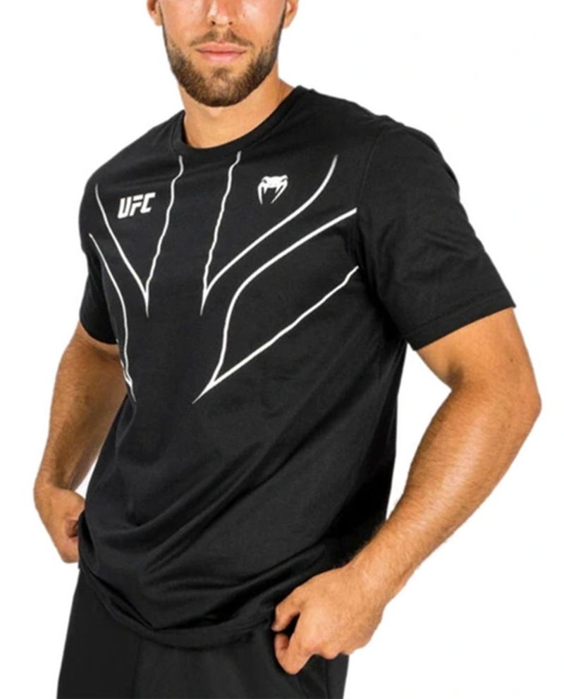 104829411-Camiseta-deportiva-Venum-UFC-negra-estampada-para-hombre