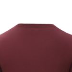Camiseta-roja-con-estampado-para-niño-104797161