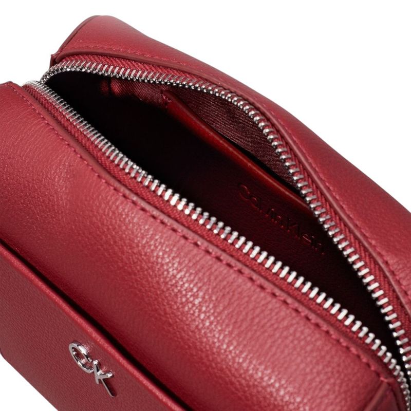 104872668-Cartera-crossbody-Calvin-Klein-Daily-color-rojo-para-mujer