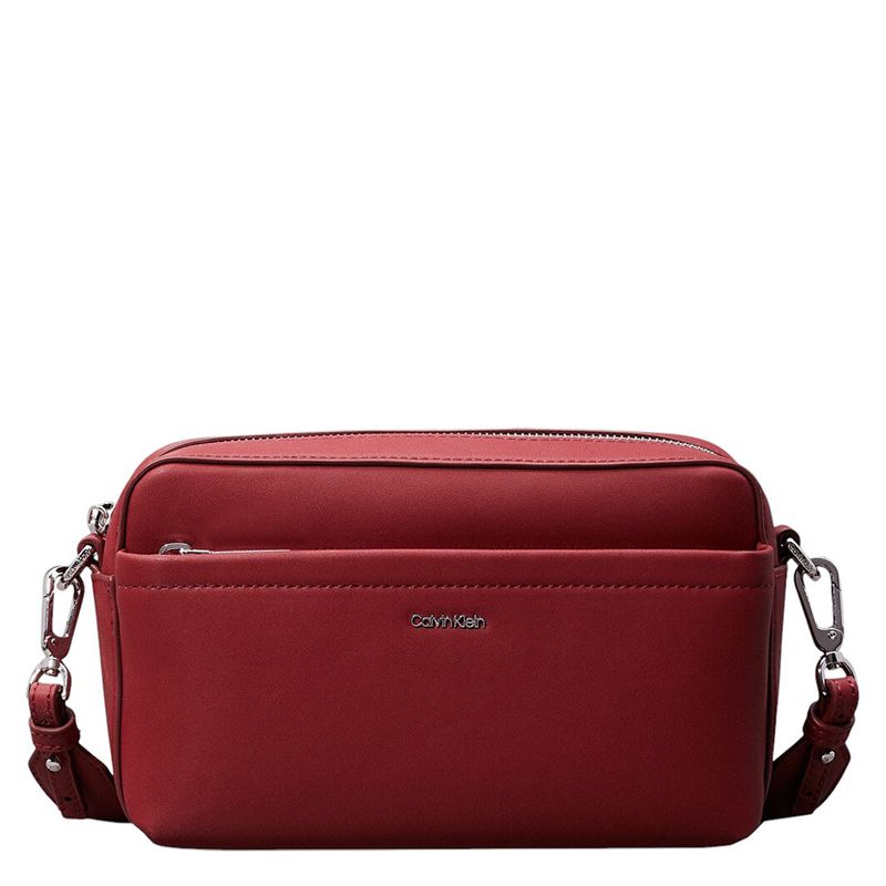 104872673-Cartera-crossbody-Calvin-Klein-Must-color-rojo-para-mujer