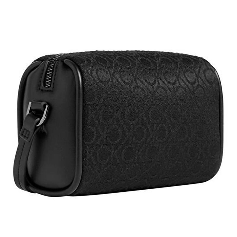 104872674-Cartera-crossbody-Calvin-Klein-Refine-color-negro-para-mujer
