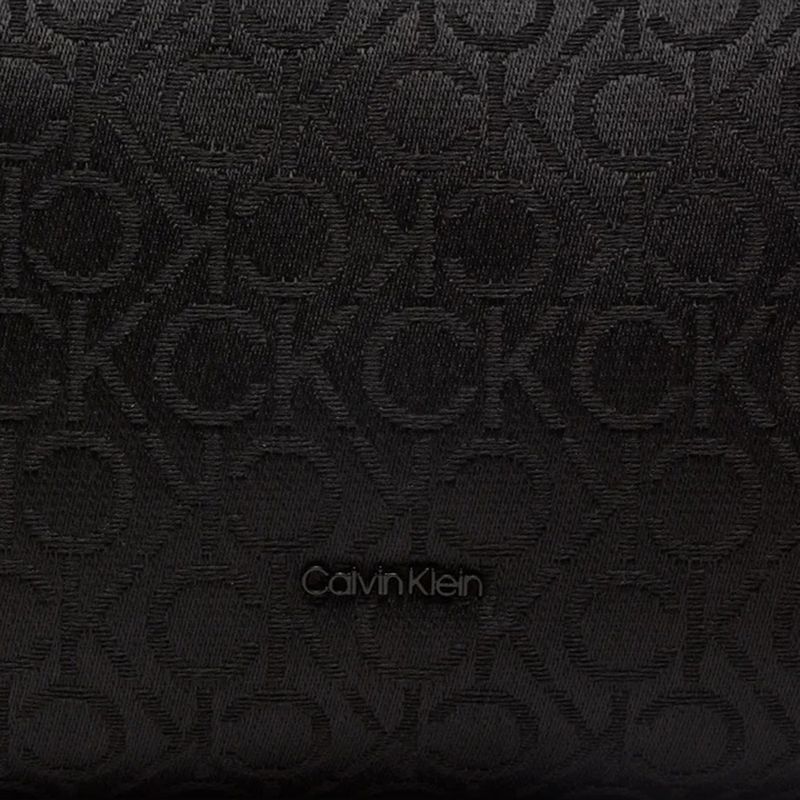 104872674-Cartera-crossbody-Calvin-Klein-Refine-color-negro-para-mujer