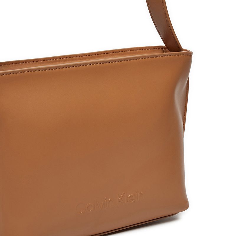 104872677-Cartera-satchel-Calvin-Klein-cafe-para-mujer