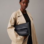 104872678-Cartera-satchel-Calvin-Klein-color-negro-para-mujer