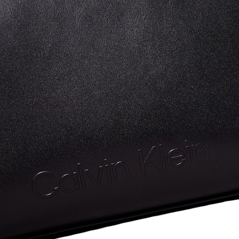 104872680-Cartera-tote-Calvin-Klein-color-negro-para-mujer