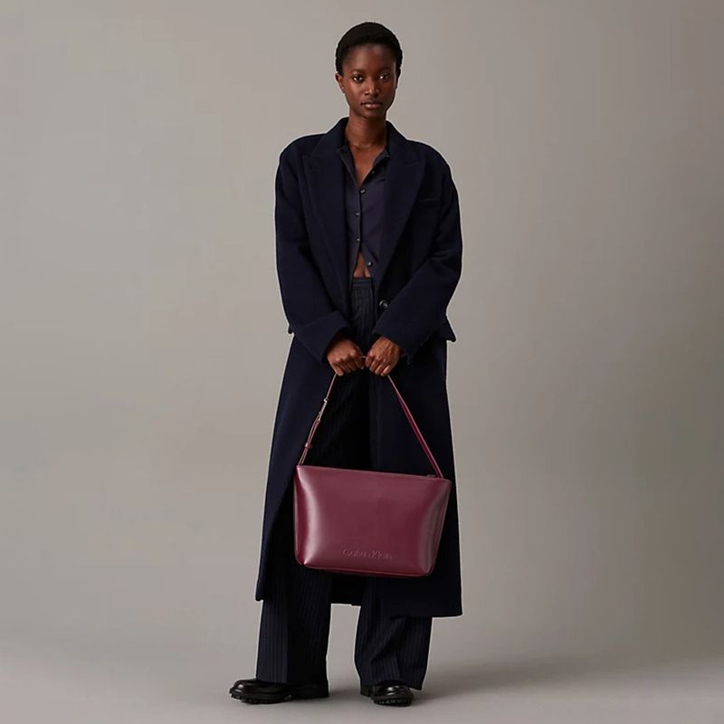 104872681-Cartera-tote-Calvin-Klein-color-vino-para-mujer