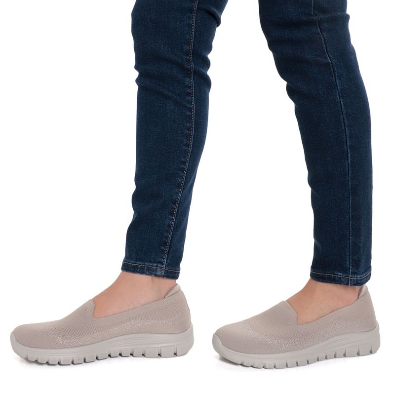104836349-Zapato-casual-Skechers-Graceful-color-beige-para-mujer