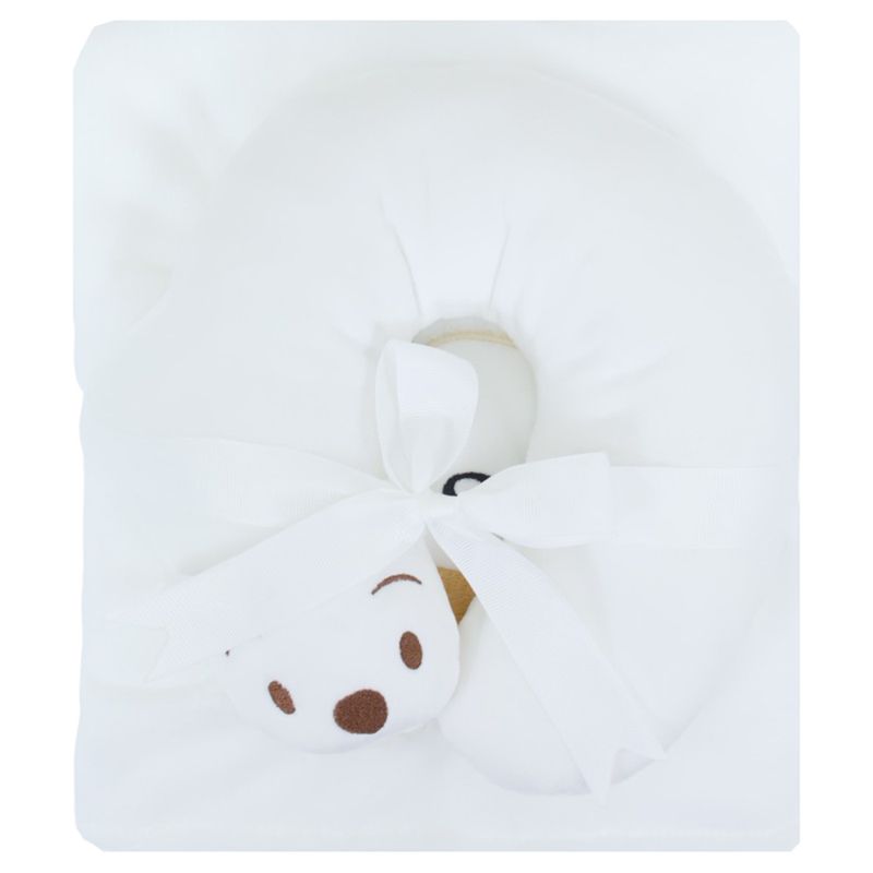 Frazada-blanca-con-almohada-media-luna-para-bebe-niño-104556600