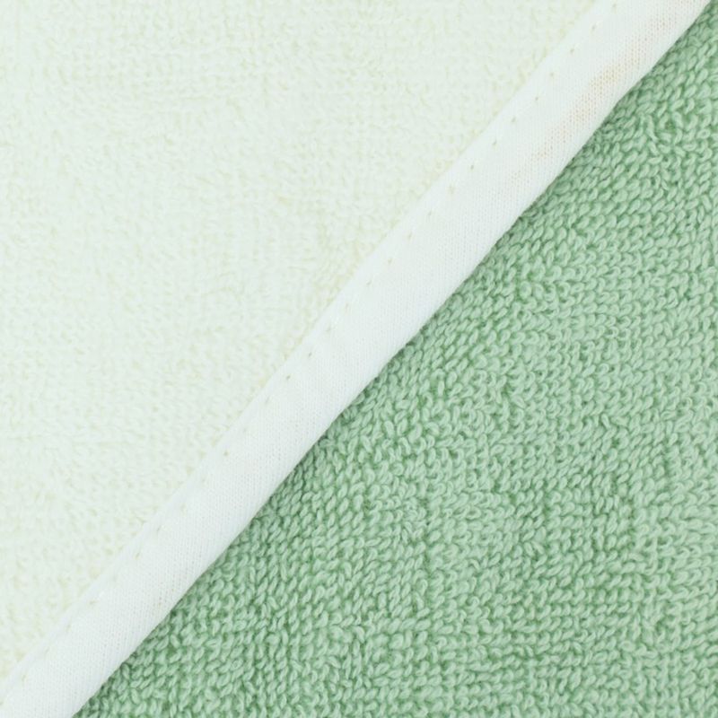 Toalla-bicolor-con-bordado-para-bebe-niño-104556626