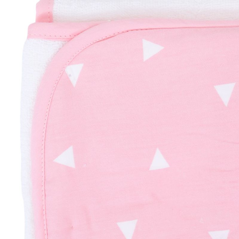 Toalla-bicolor-con-estampado-para-bebe-niña-104556610