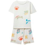 Pijama-de-2-piezas-blancas-con-estampado-para-niño-104874827